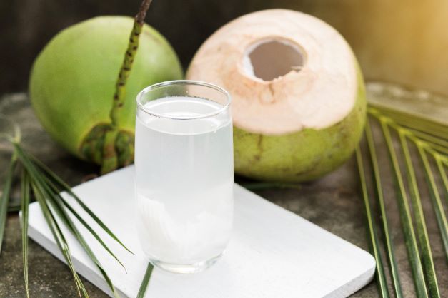 Giải nhiệt và trị bệnh từ quả dừa